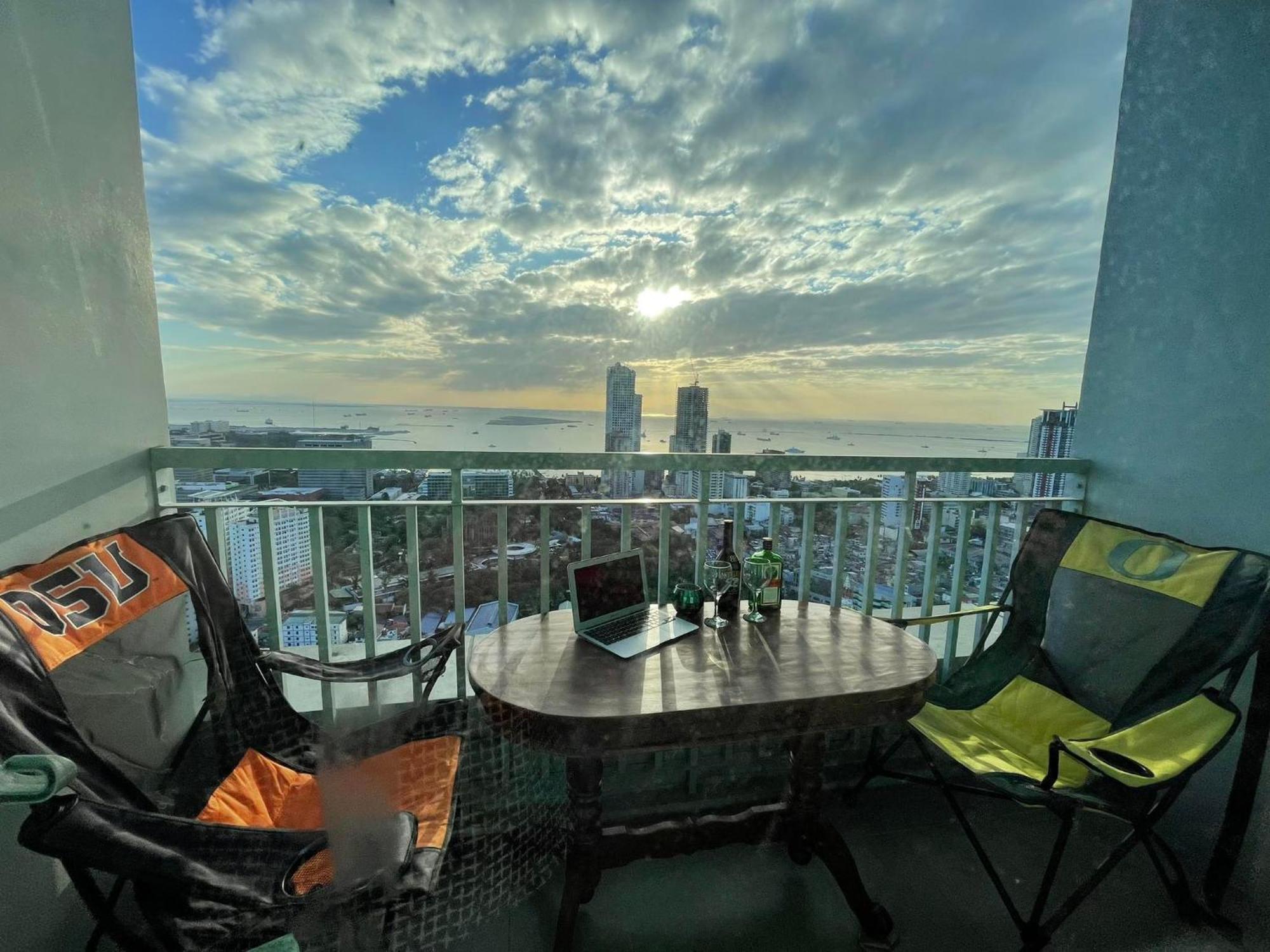 Green Residences Staycation By Pbyy Manila Exterior foto
